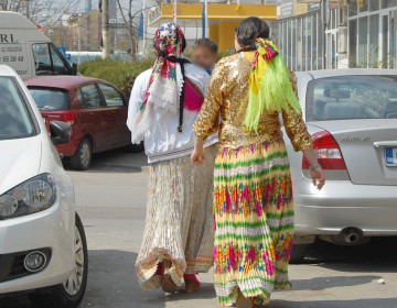 Sondaj al unui deputat, pe Facebook: Sunteți de acord ca denumirea pentru romi să revină la cea de ţigani?